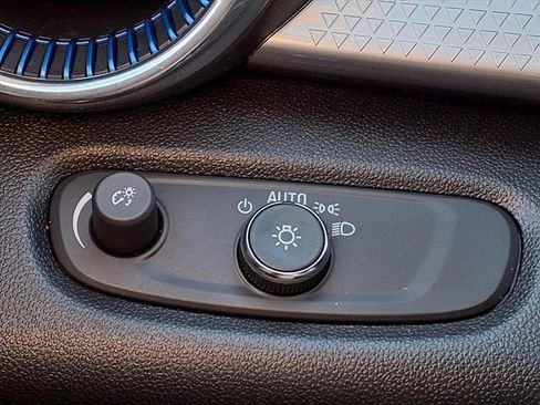 Used 2025 Chevrolet Trax LT w/ LT Convenience Package image 25