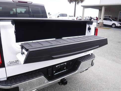 Used 2023 GMC Sierra 1500 SLT image 9