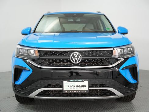 Used 2022 Volkswagen Taos SE image 2