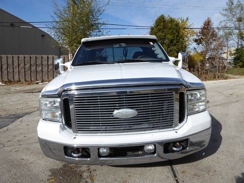 Used 2006 Ford F350 Lariat image 2