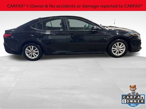 Used 2025 Toyota Camry LE image 3