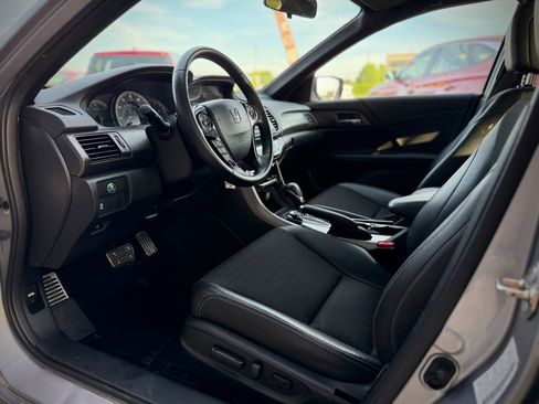 Used 2017 Honda Accord Sport image 7