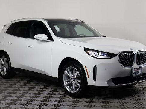 Used 2025 BMW X3 xDrive30i w/ Premium Package image 3