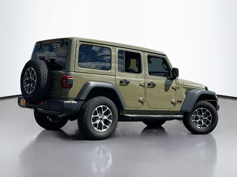 Used 2025 Jeep Wrangler Unlimited Sport AWD/4WD image 2