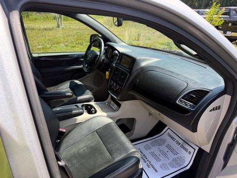 Used 2018 Dodge Grand Caravan SXT image 15