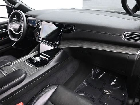 Used 2024 Jeep Wagoneer L Series II w/ Flexible Seating Group image 21