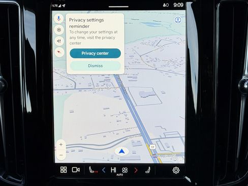 Used 2024 Volvo XC60 B5 Plus image 14