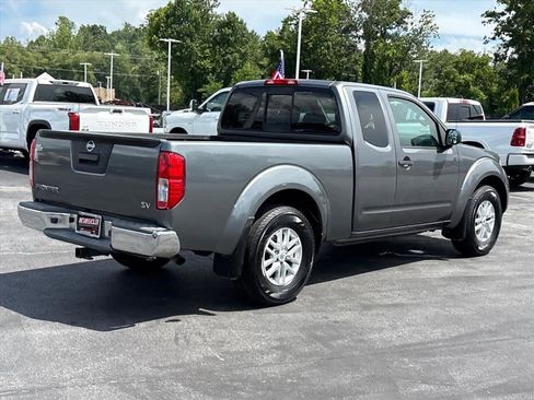 Used 2017 Nissan Frontier SV RWD image 3