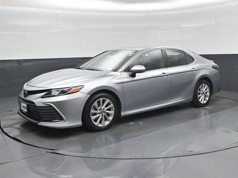 Used 2022 Toyota Camry LE FWD image 28