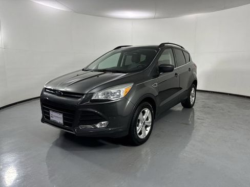 Used 2016 Ford Escape SE w/ Equipment Group 201A AWD/4WD image 2