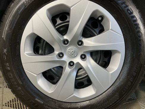 Used 2023 Toyota RAV4 LE AWD/4WD image 7