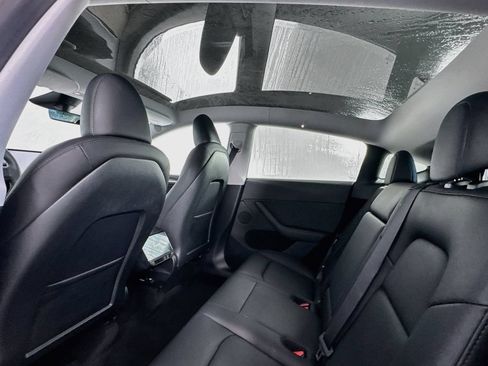 Used 2025 Tesla Model Y Long Range RWD image 15