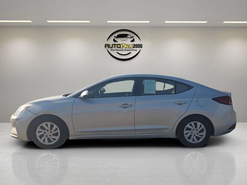 Used 2019 Hyundai Elantra SE FWD image 4