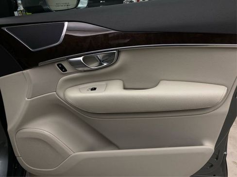 Used 2017 Volvo XC90 T6 Momentum w/ Vision Package image 27