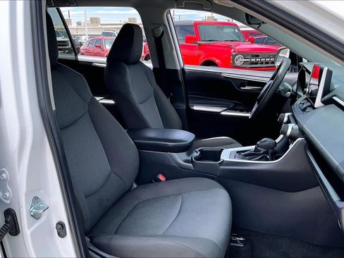 Used 2025 Toyota RAV4 XLE FWD image 9