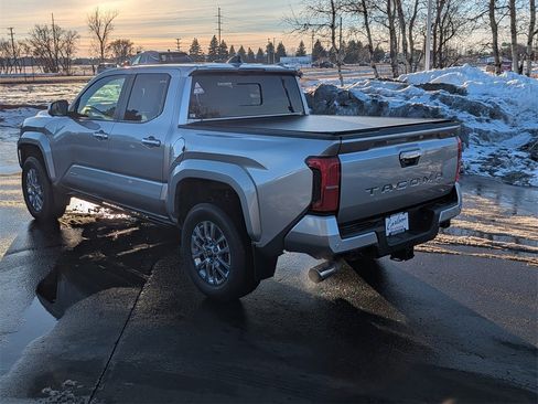 Used 2024 Toyota Tacoma Limited image 4