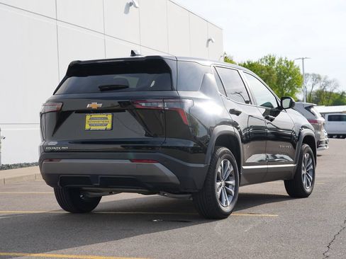 Used 2025 Chevrolet Equinox LT AWD/4WD image 3