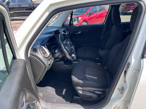 Used 2015 Jeep Renegade Latitude FWD image 19