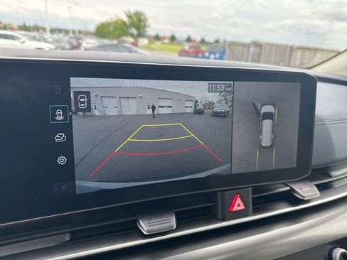 Used 2025 Kia Carnival SX FWD image 21