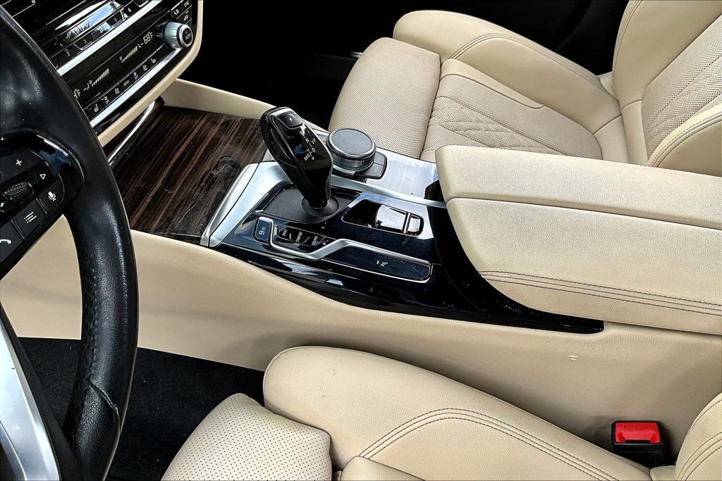 Used 2021 BMW 530i w/ Premium Package RWD image 17