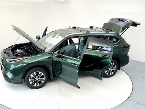 Certified 2024 Toyota Highlander XLE AWD/4WD image 18
