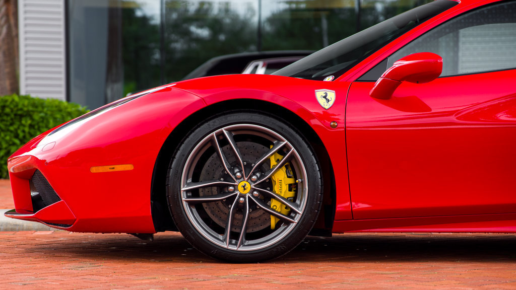 Used 2018 Ferrari 488 GTB RWD image 2