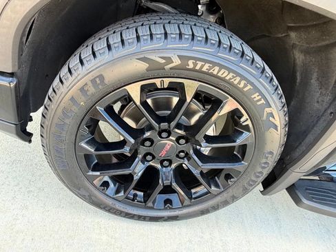 Used 2024 GMC Sierra 1500 Denali w/ Technology Package AWD/4WD image 13