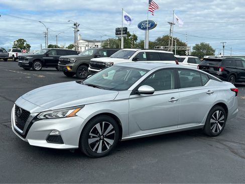 Used 2022 Nissan Altima 2.5 SV image 2