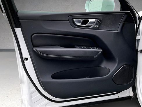 Certified 2023 Volvo XC60 B5 Plus image 19