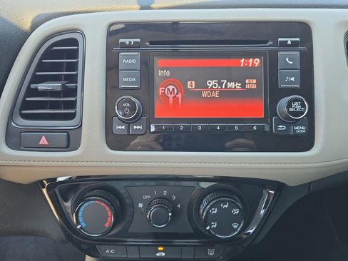 Used 2021 Honda HR-V LX image 16