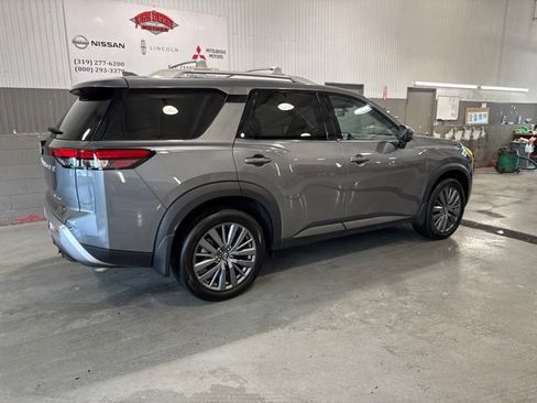 Used 2025 Nissan Pathfinder SL w/ SL Premium Package AWD/4WD image 4