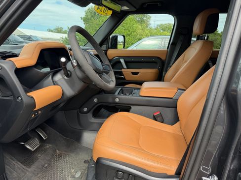 Used 2024 Land Rover Defender 110 V8 AWD/4WD image 6