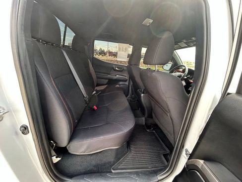 Used 2018 Toyota Tacoma TRD Off-Road AWD/4WD image 28