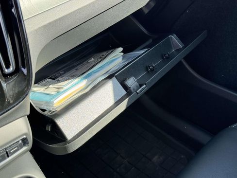 Used 2026 Volvo XC40 B5 Core w/ Climate Package image 31