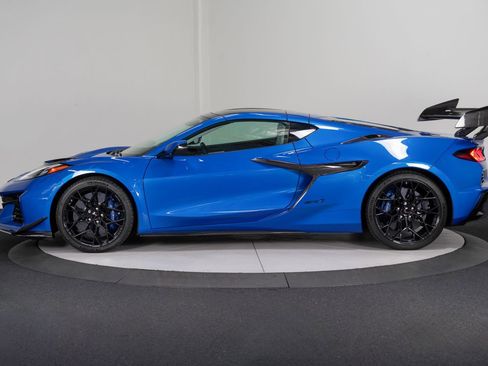 Used 2026 Chevrolet Corvette ZR1 w/ ZR1 Carbon Fiber Aero Package RWD image 8
