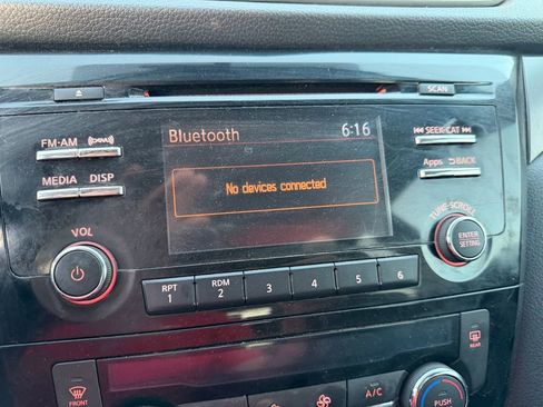 Used 2015 Nissan Rogue SV image 12