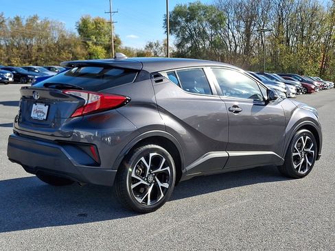 Used 2021 Toyota C-HR XLE image 7
