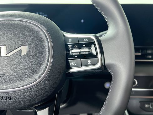 New 2026 Kia Carnival EX image 19