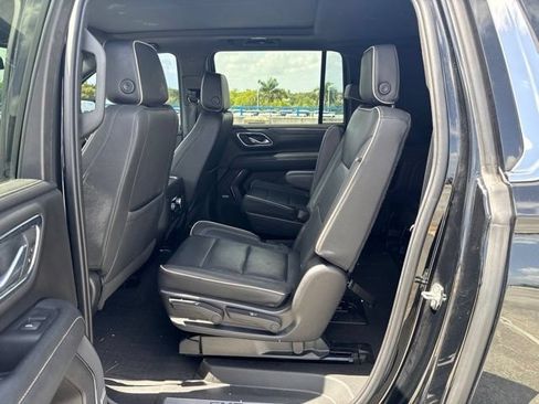 Used 2023 GMC Yukon XL SLT w/ SLT Luxury Package RWD image 3