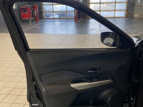 Certified 2020 Nissan Kicks SV image 5