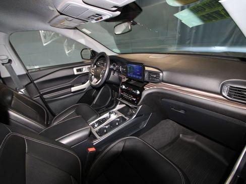 Used 2022 Ford Explorer Limited w/ Equipment Group 301A image 24