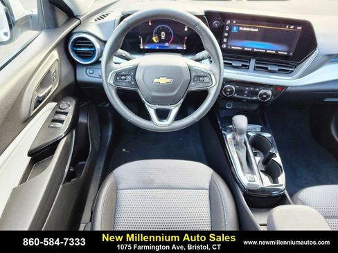 Used 2025 Chevrolet Trax LT w/ Driver Confidence Package image 13