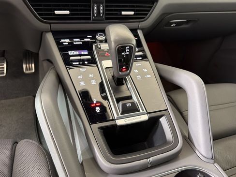 Certified 2022 Porsche Cayenne GTS AWD/4WD image 16