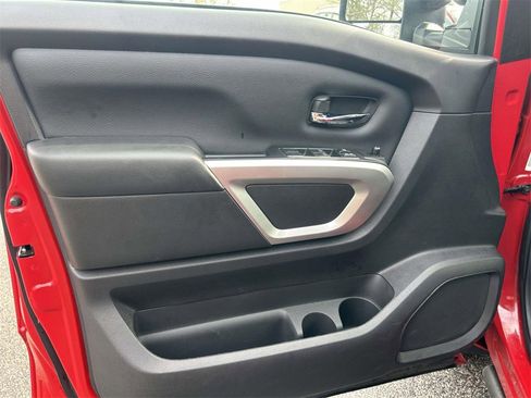 Used 2024 Nissan Titan SV w/ SV Convenience Package image 13