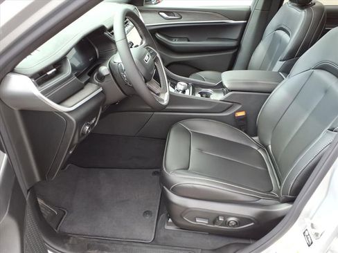 New 2025 Jeep Grand Cherokee L Limited w/ Black Appearance Package image 6