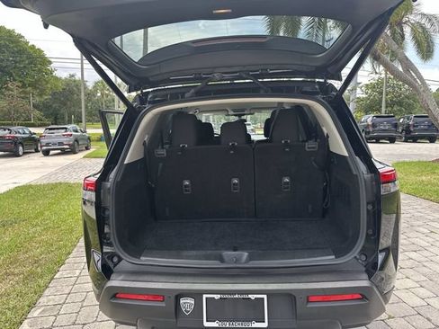Used 2025 Nissan Pathfinder SV FWD image 28