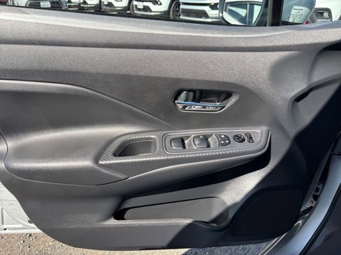 Used 2025 Nissan Versa SV FWD image 18