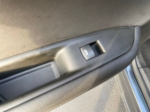 Used 2019 Chevrolet Blazer LT FWD image 34