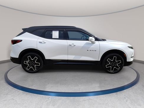 Used 2023 Chevrolet Blazer RS w/ Enhanced Convenience Package FWD image 4