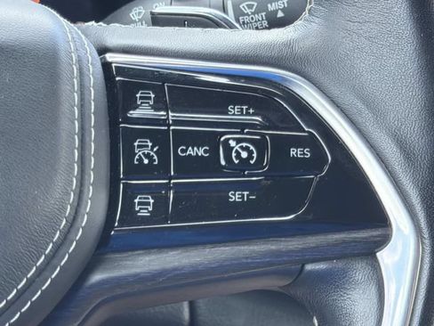 Used 2022 Jeep Grand Cherokee Overland AWD/4WD image 29